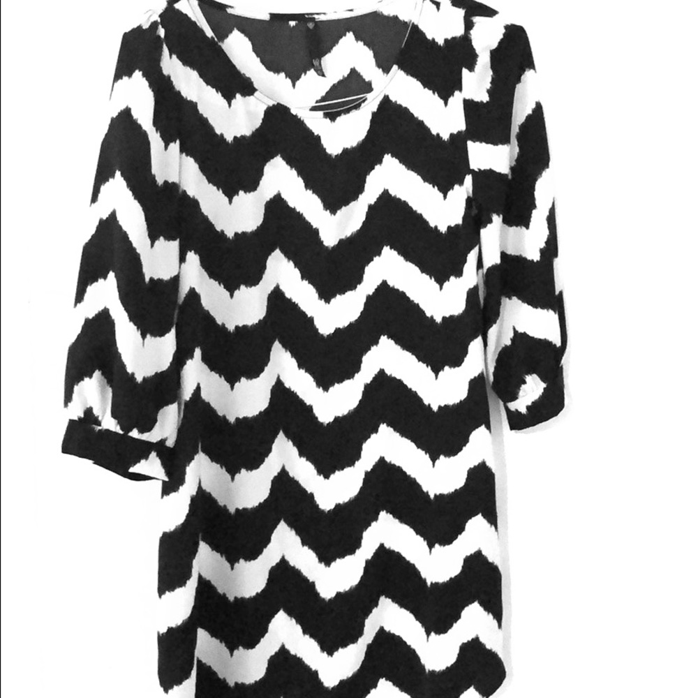 Black and white pattern dress